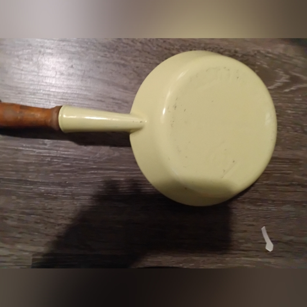 Vintage Le Creuset Yellow Enameled Cast Iron Pan 1960's-1970's - Picture 9 of 13